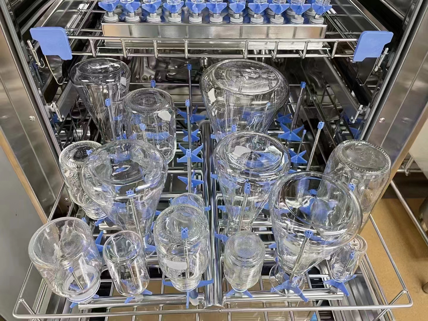 全自動實驗室洗瓶機采用高效的清洗原理